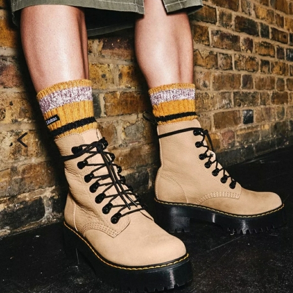 Doc Martens Tan Nubuck Leather Platform Boots Sz 39 Womens 8 - Picture 8 of 10